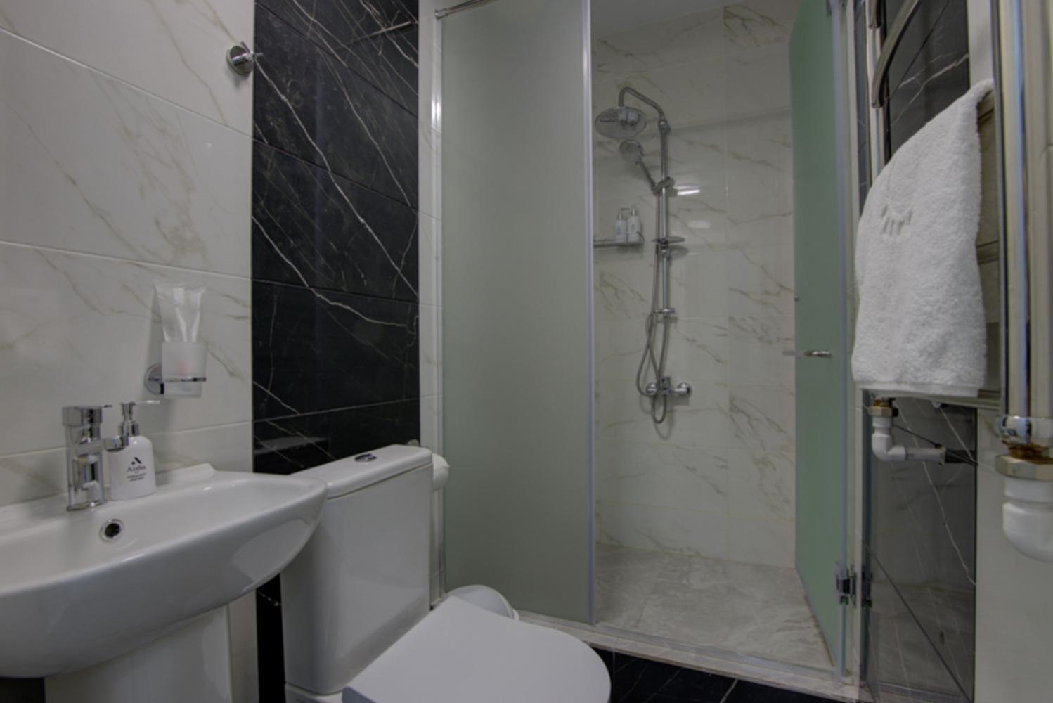Aisha Hotel Bishkek Exteriör bild
