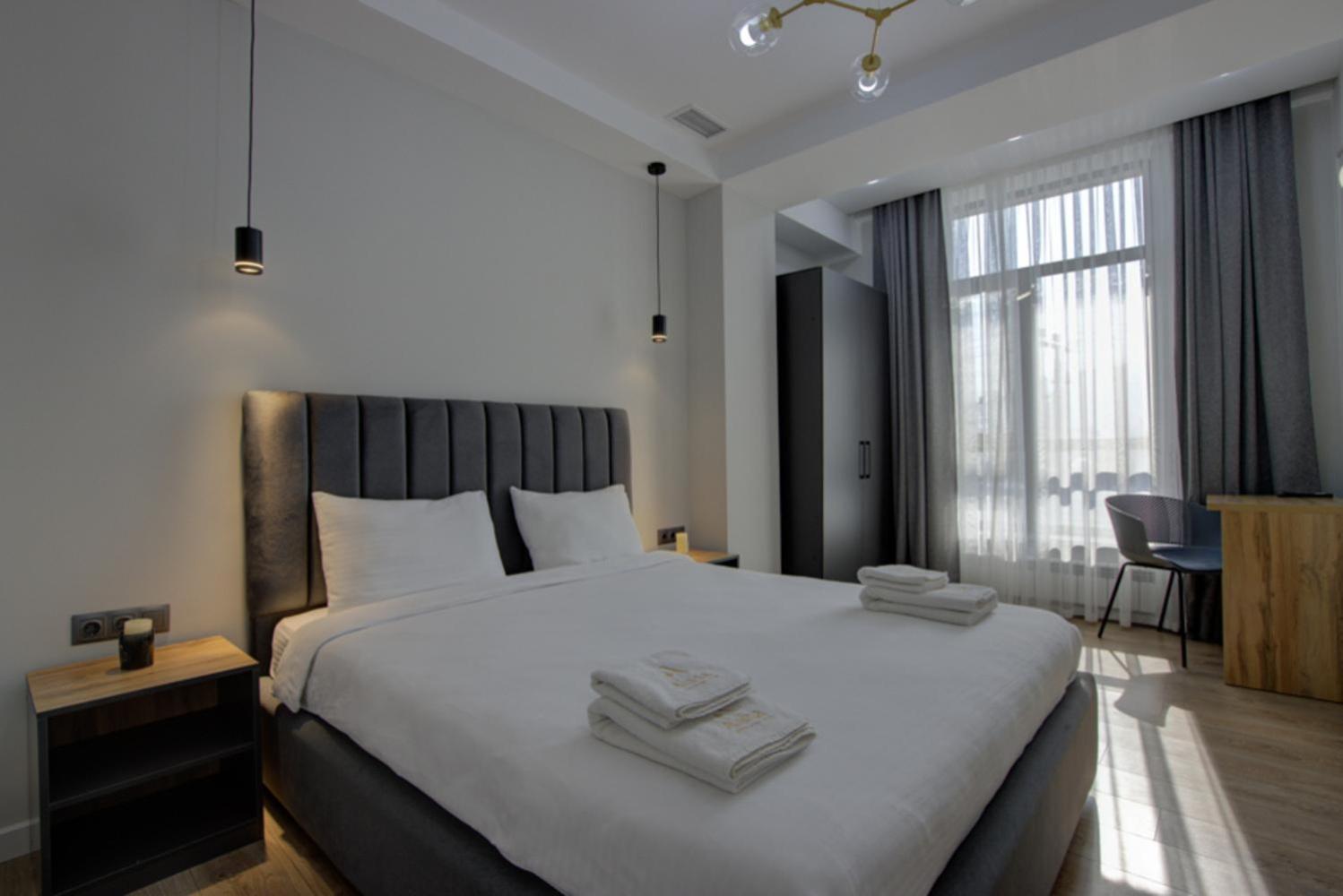 Aisha Hotel Bishkek Exteriör bild
