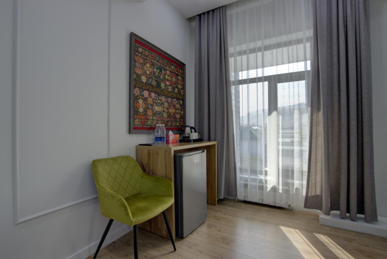 Aisha Hotel Bishkek Exteriör bild