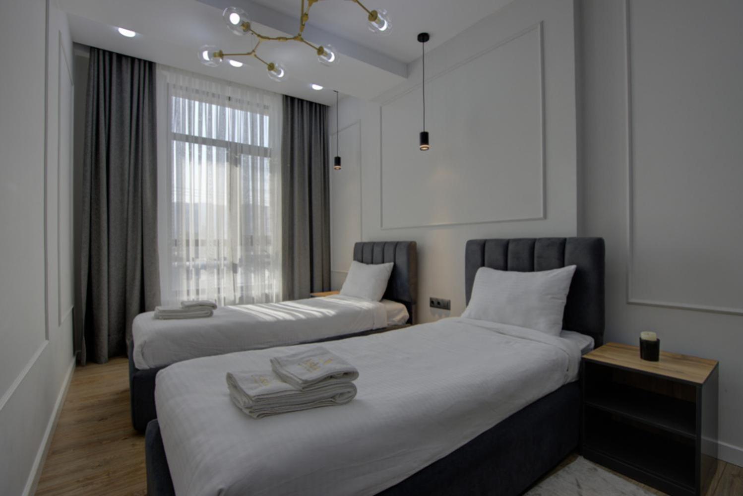Aisha Hotel Bishkek Exteriör bild