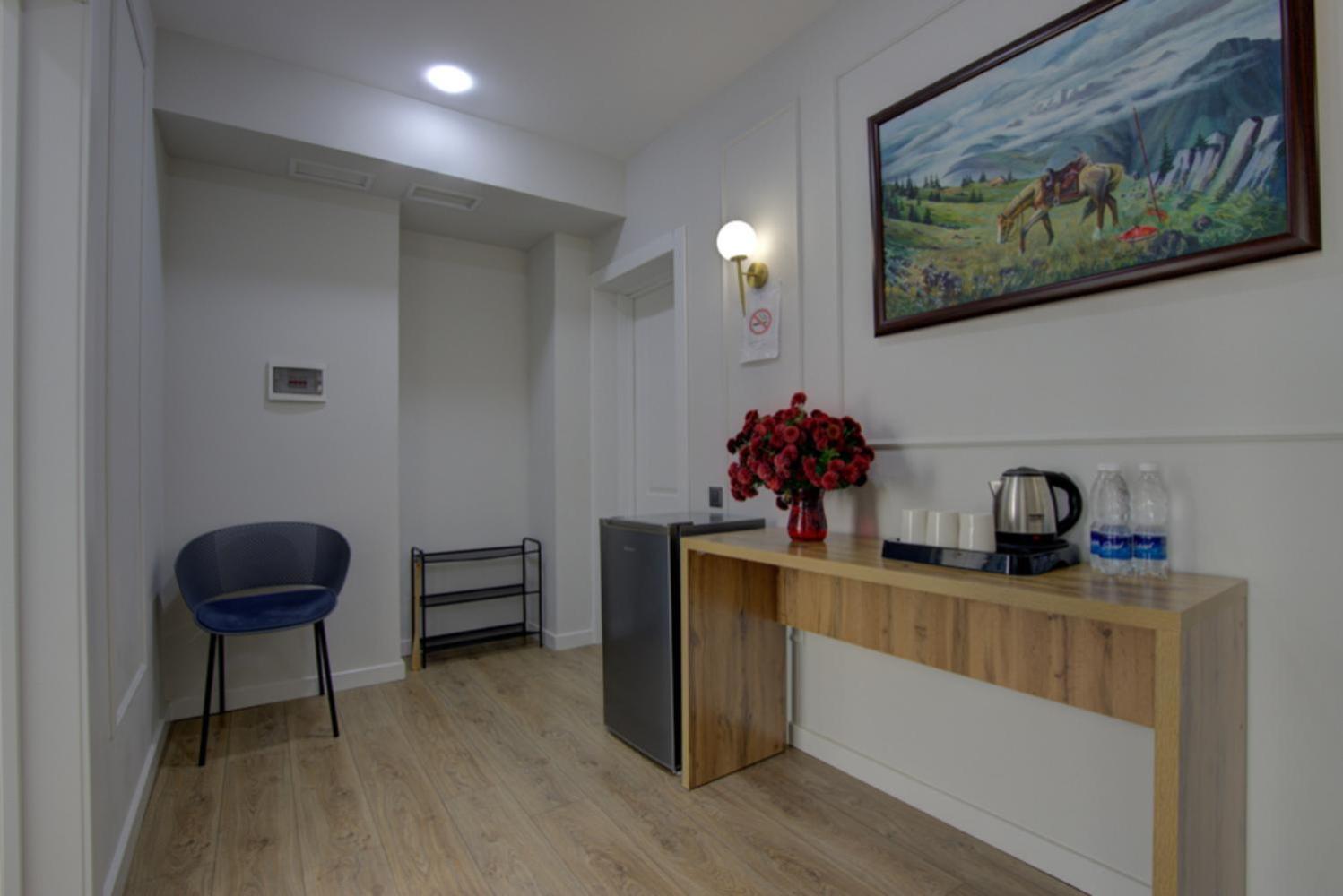 Aisha Hotel Bishkek Exteriör bild